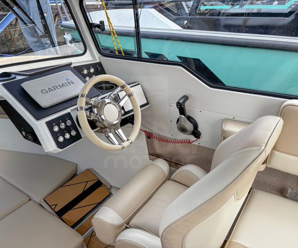 Катер VOYAGER 600 Cabin, белый