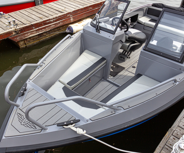Лодка Volzhanka YAVA XL BowRider