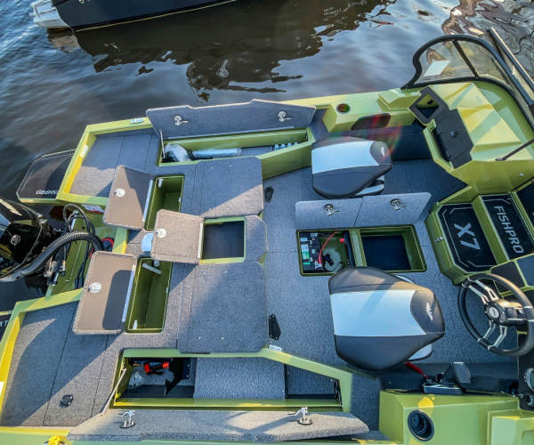 Лодка Volzhanka FISHPRO X7, серебристый светло-зеленый металлик