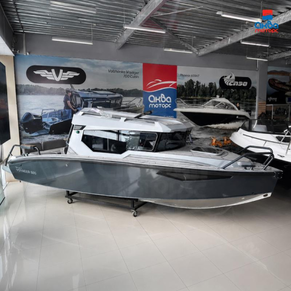 Катер VOYAGER 600 Cabin, графитовый