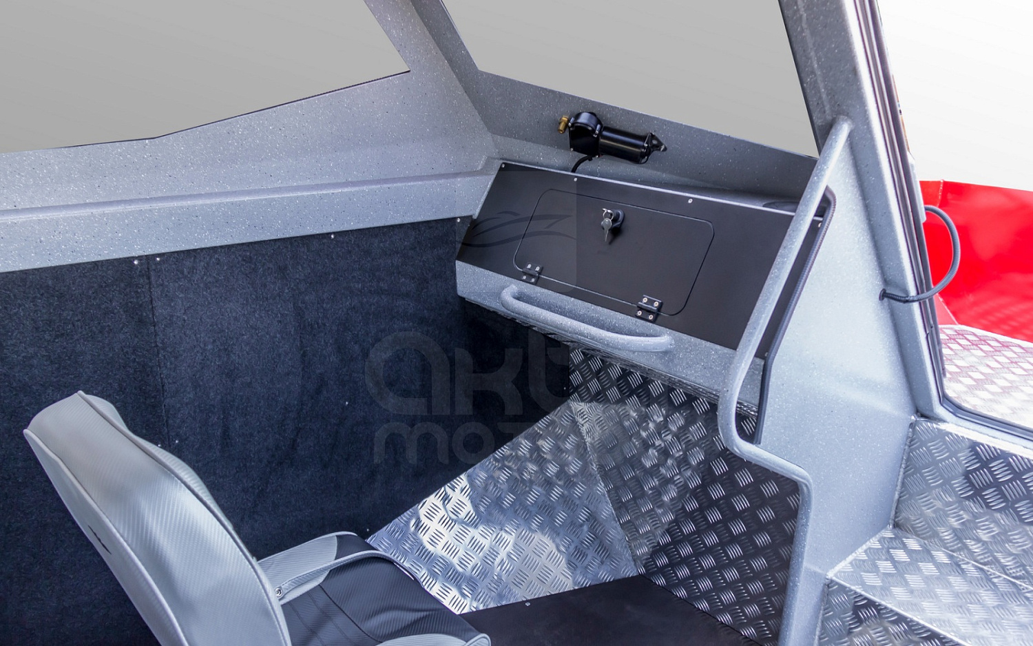 Катер VOYAGER LongCabin (Такси)