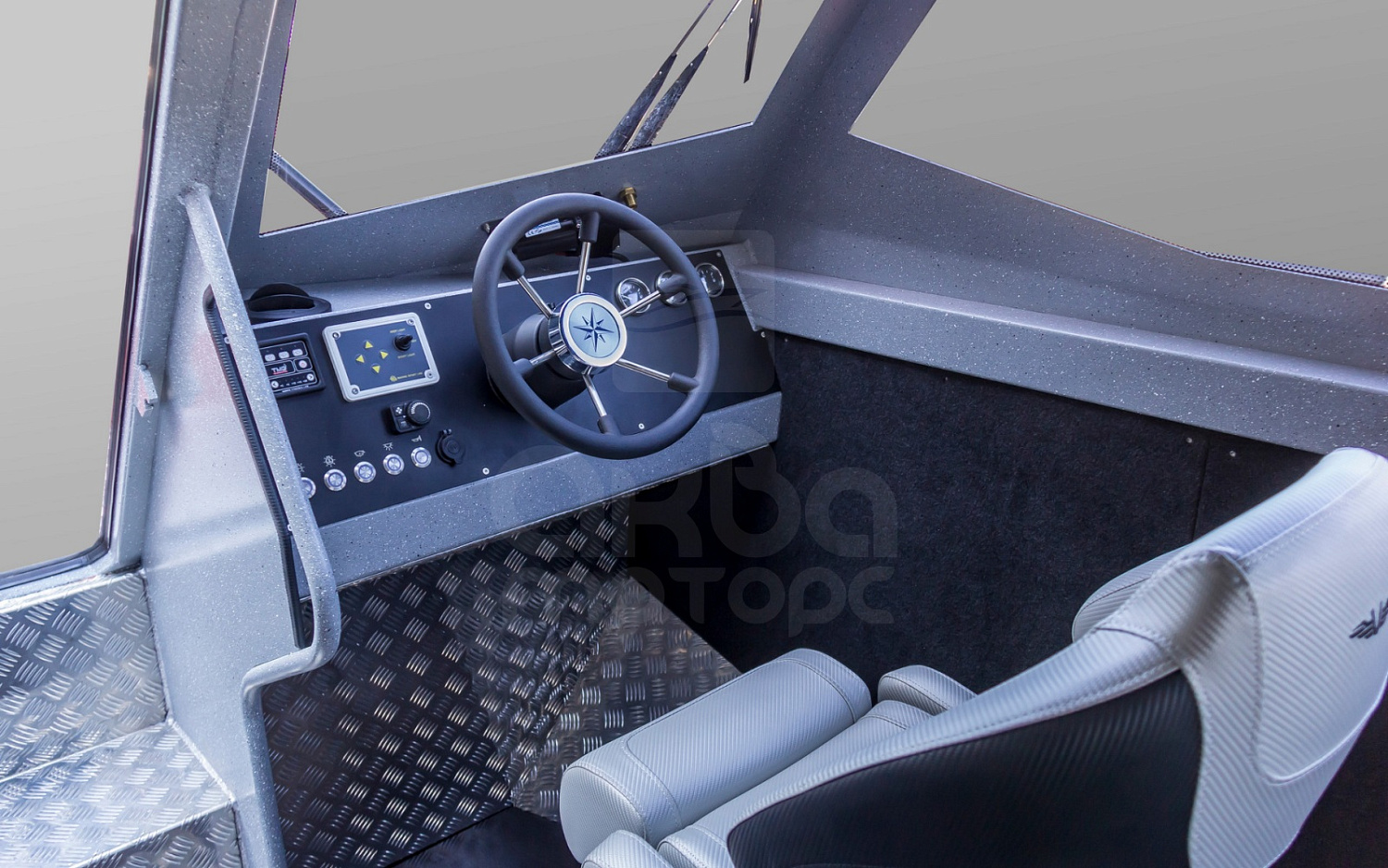 Катер VOYAGER LongCabin (Такси)
