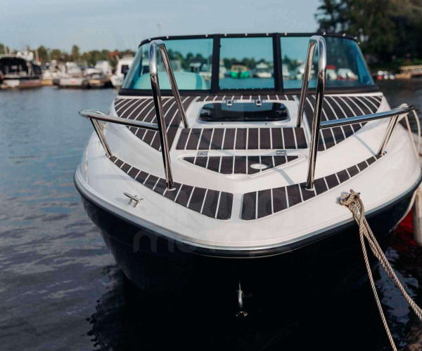 Катер Phoenix 560