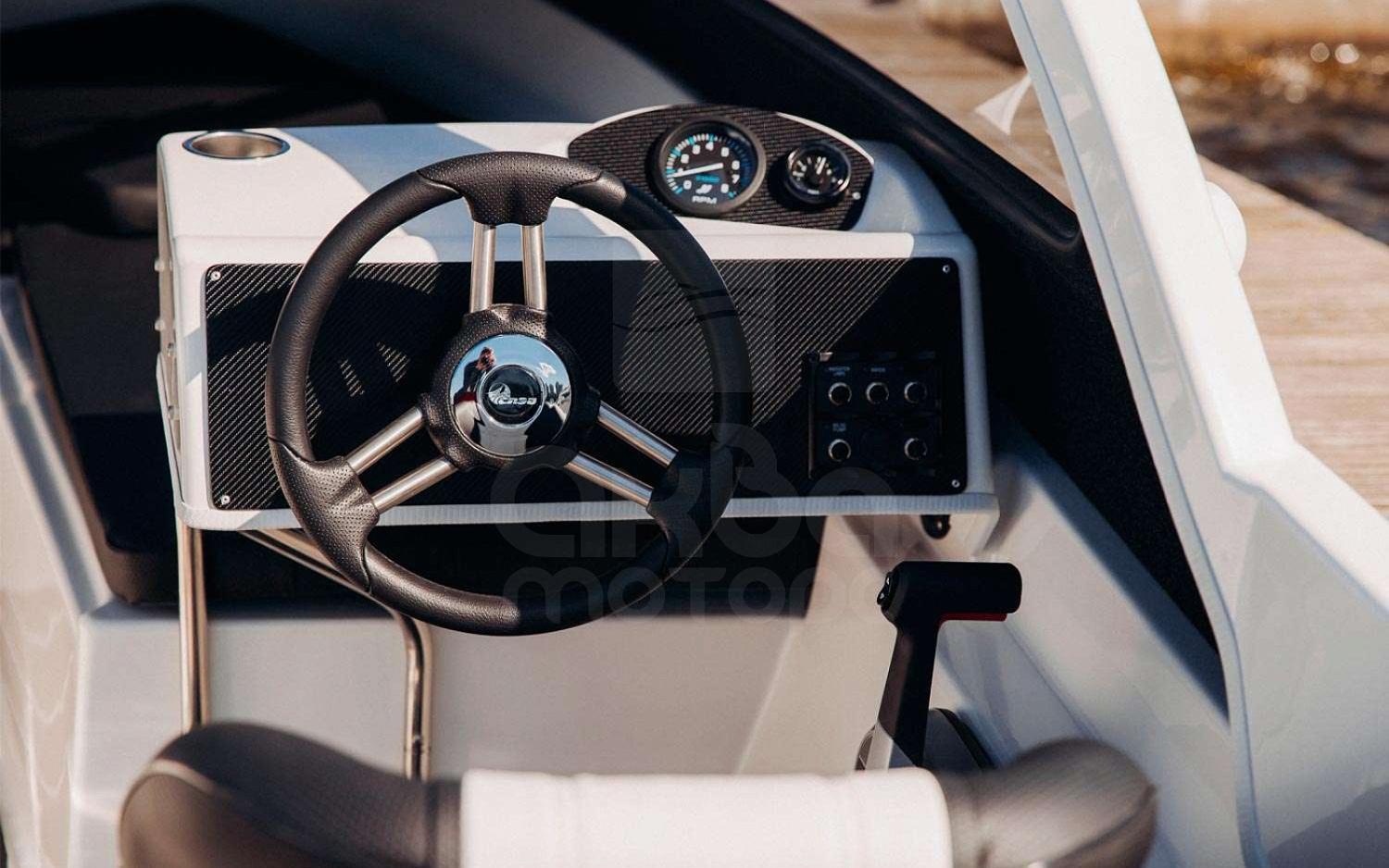 Катер Phoenix 530HT
