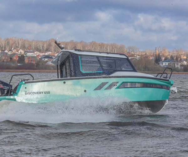 Катер Volzhanka Discovery 650, зеленый
