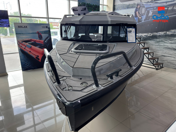 Катер VOYAGER 600 Cabin, графитовый